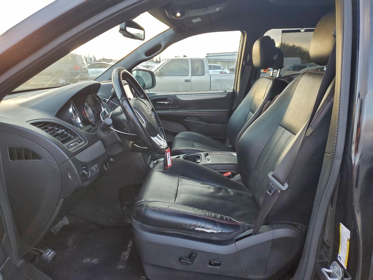 Dodge Caravan R/t Image 2