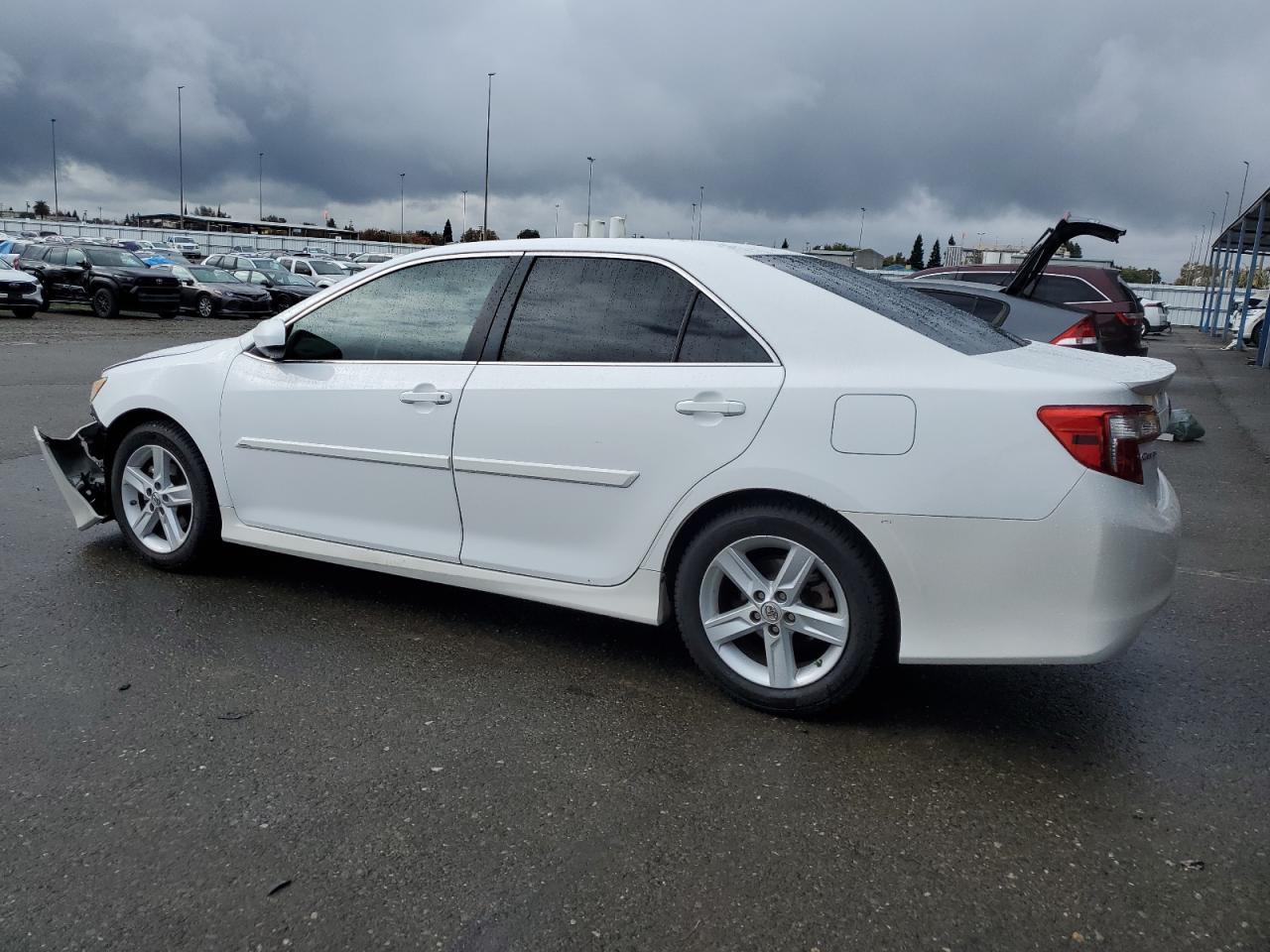 Toyota Camry L Image 7