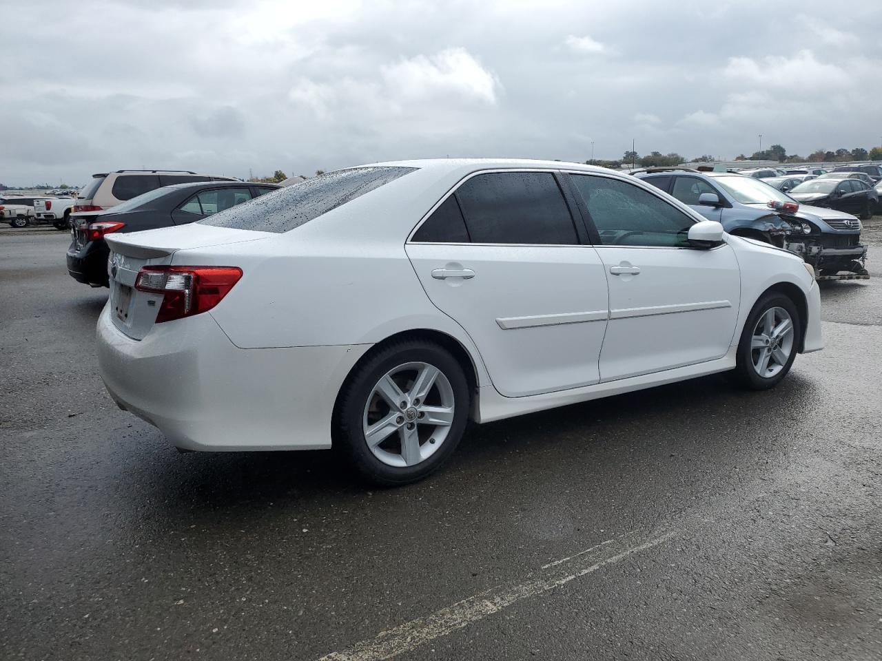 Toyota Camry L Image 11