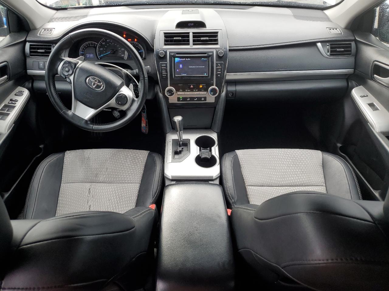 Toyota Camry L Image 8