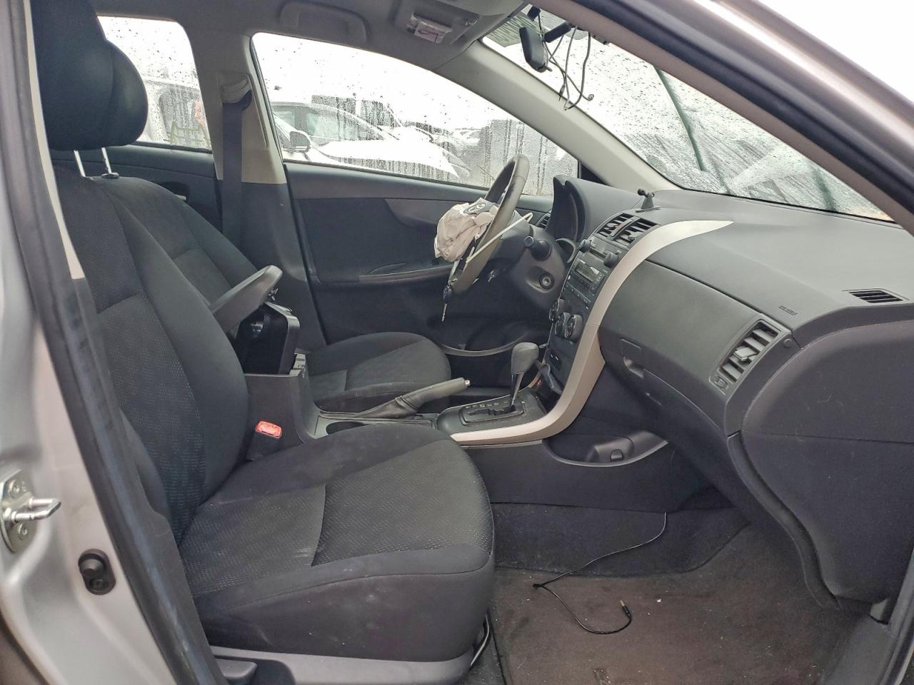 Toyota Corolla Base Image 5