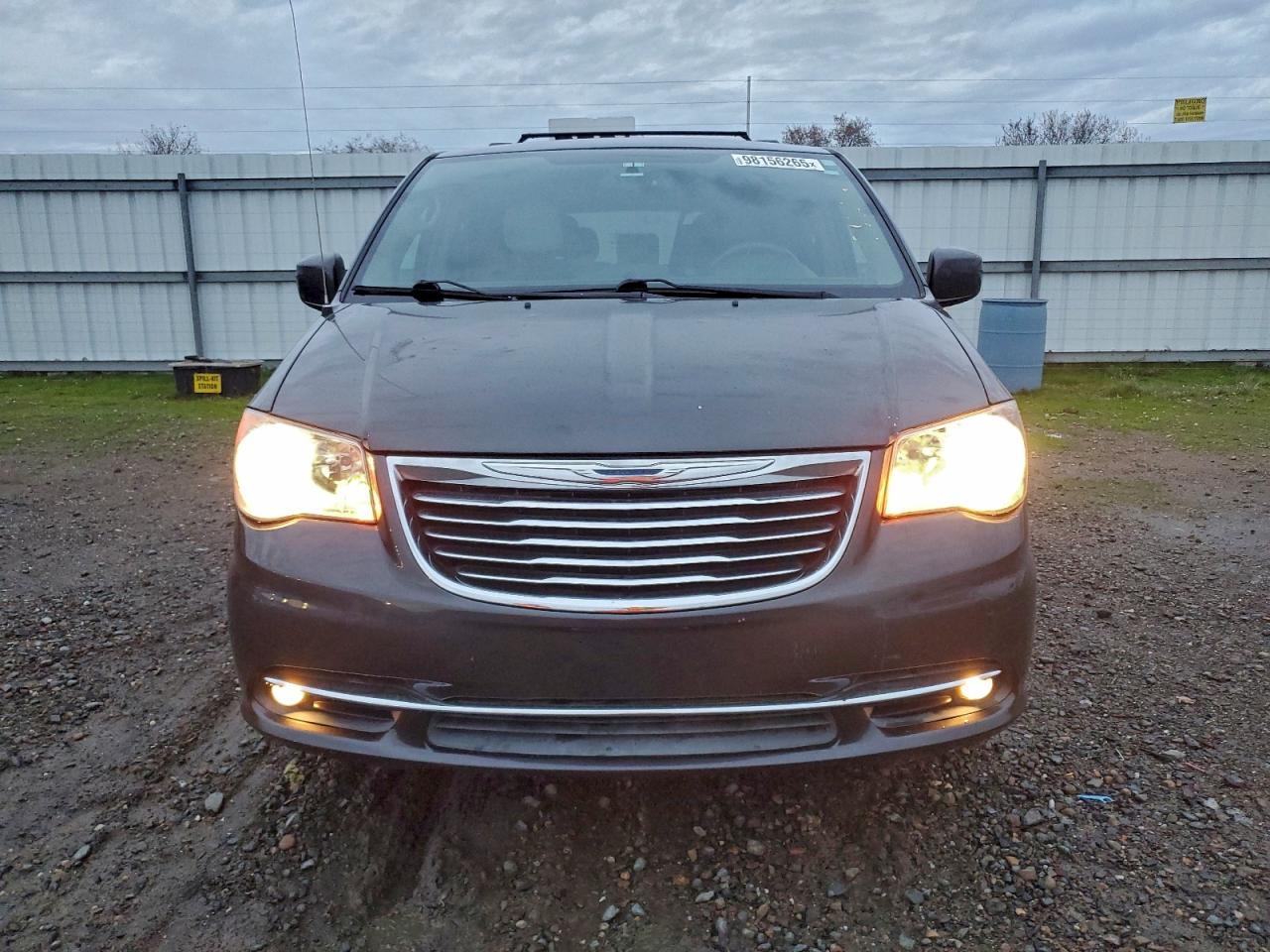 Chrysler Minivan Touring Image 4