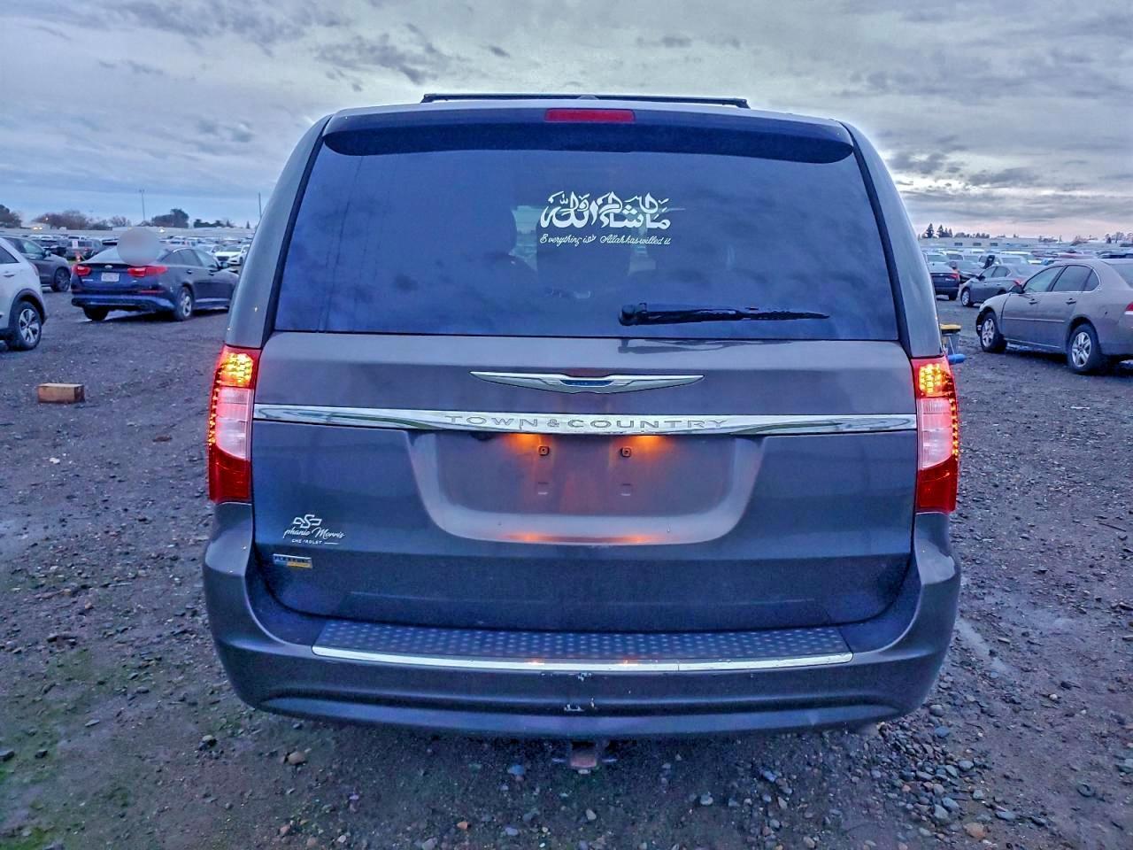 Chrysler Minivan Touring Image 10