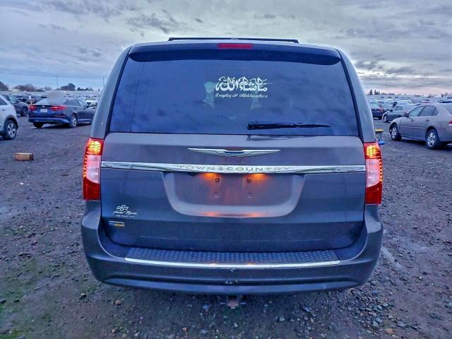 Chrysler Minivan Touring Image 10