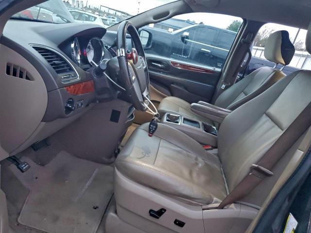 Chrysler Minivan Touring Image 8