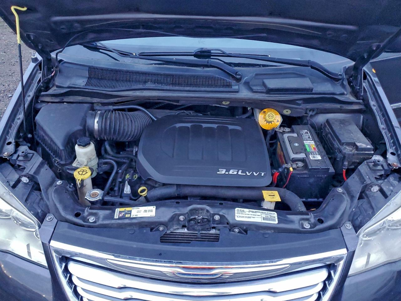 Chrysler Minivan Touring Image 3