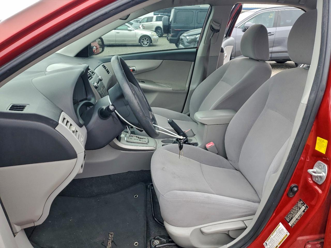 Toyota Corolla Base Image 9