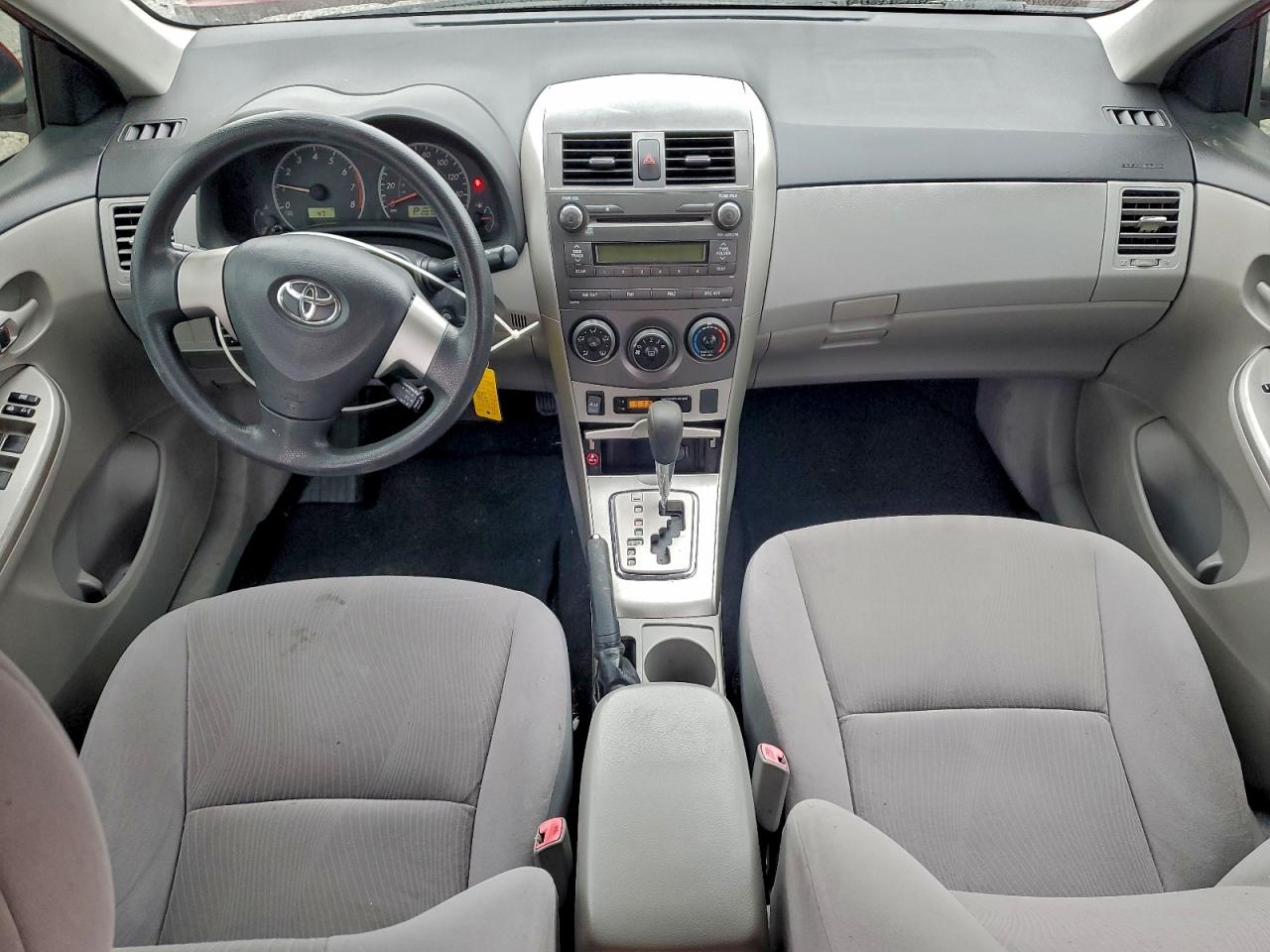 Toyota Corolla Base Image 8