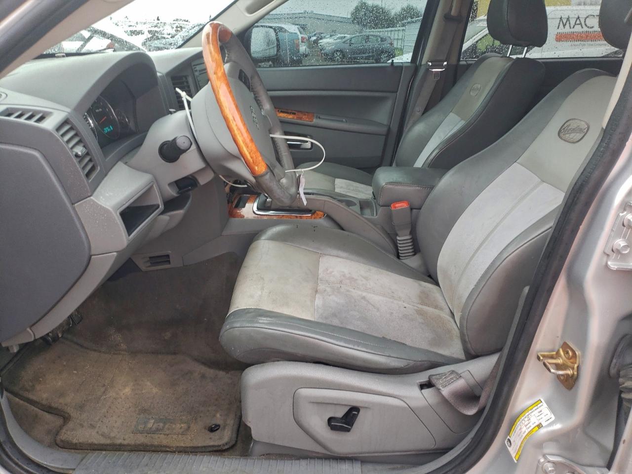 Jeep Grand Cherokee Overland Image 7