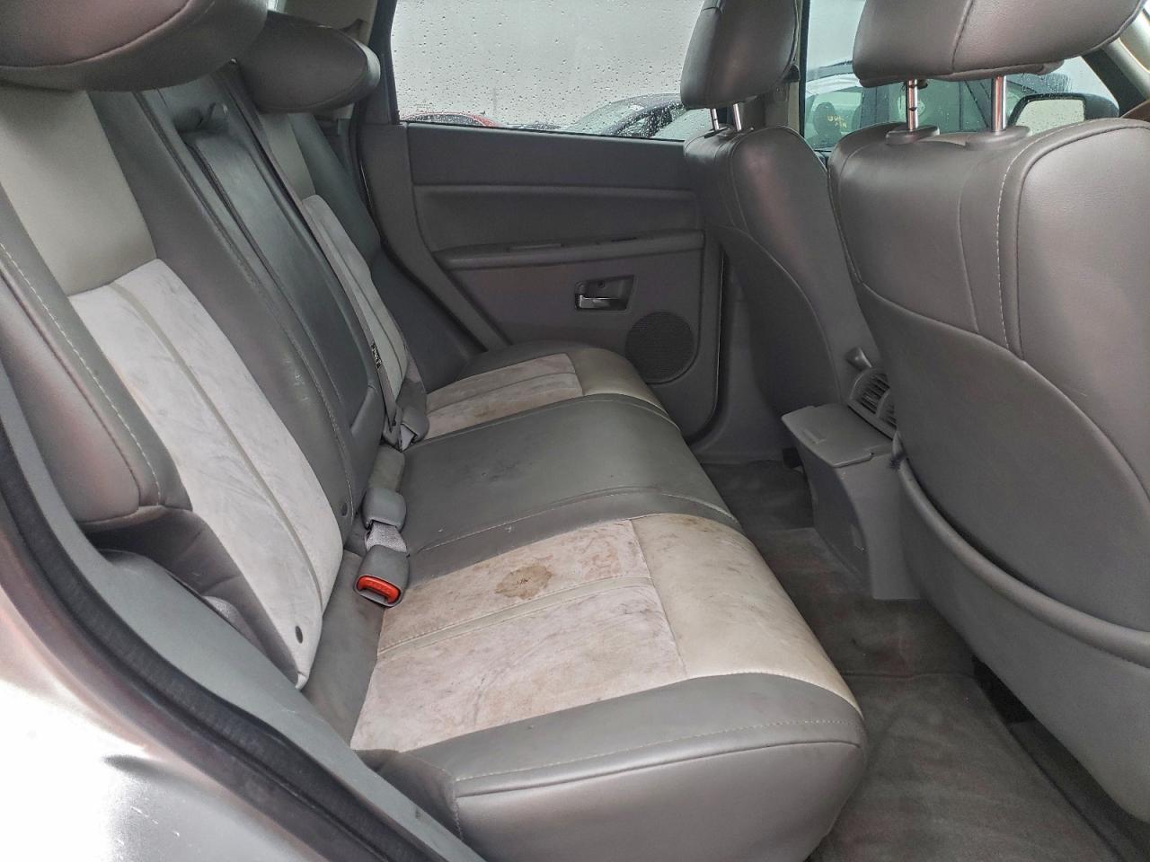 Jeep Grand Cherokee Overland Image 6