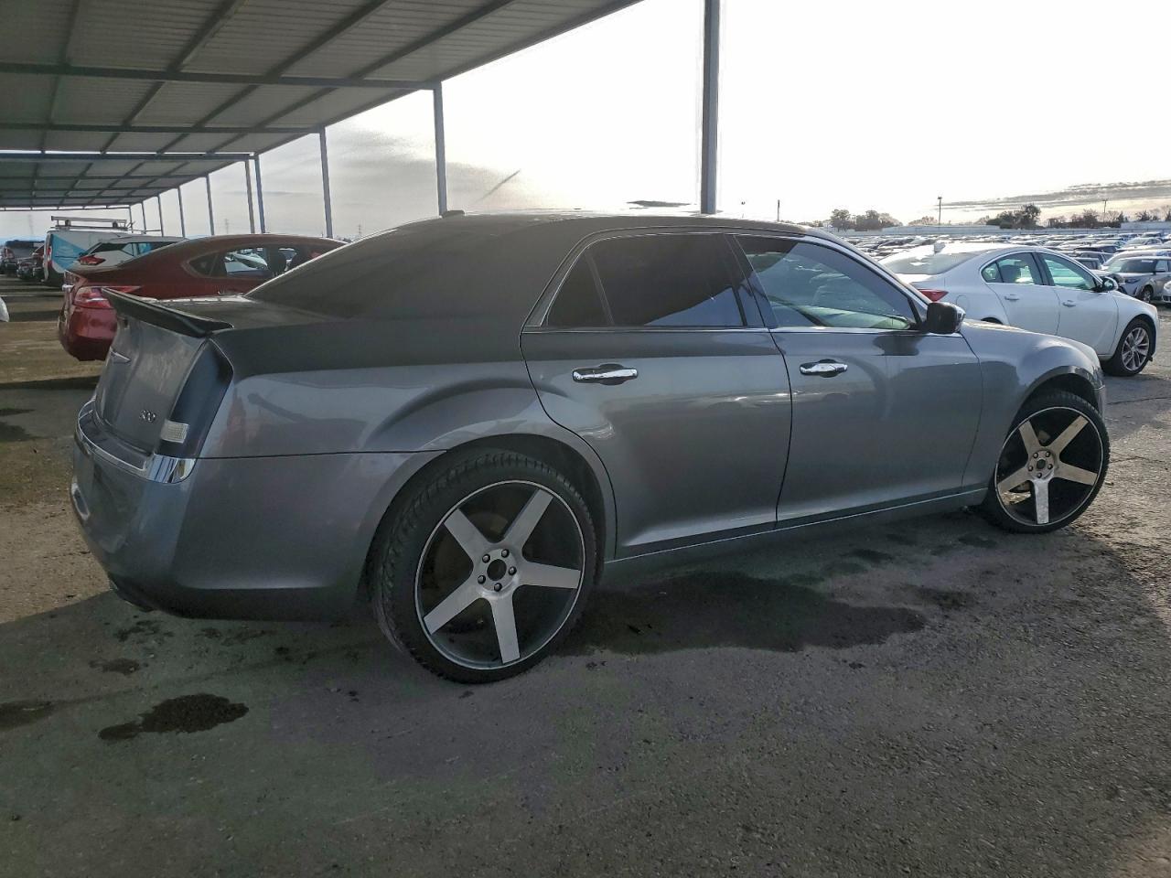 Chrysler 300 Limited Image 5