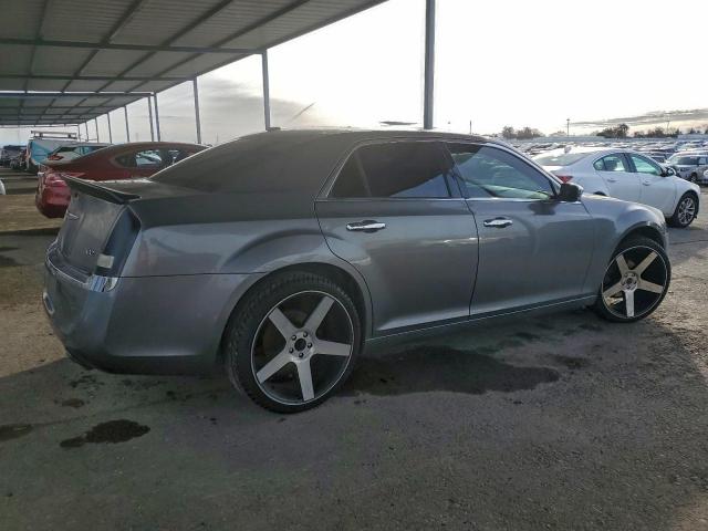 Chrysler 300 Limited Image 5