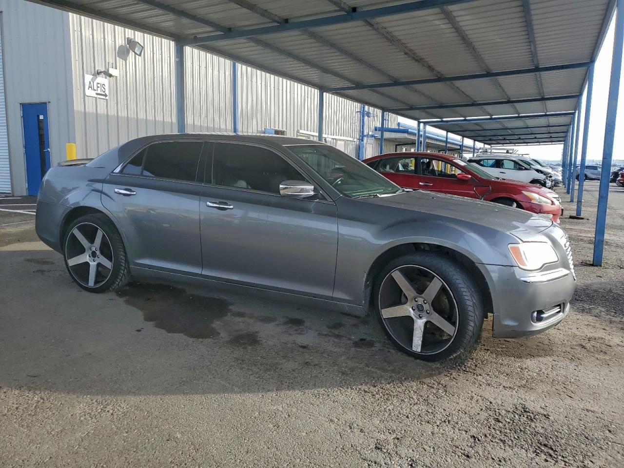 Chrysler 300 Limited Image 13