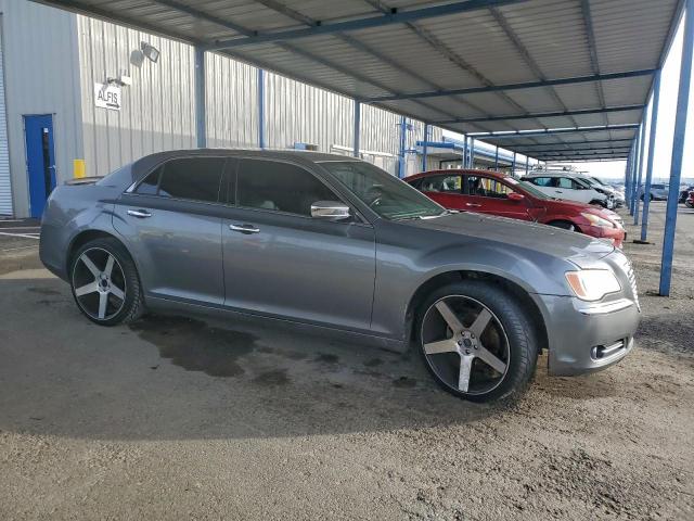 Chrysler 300 Limited Image 13