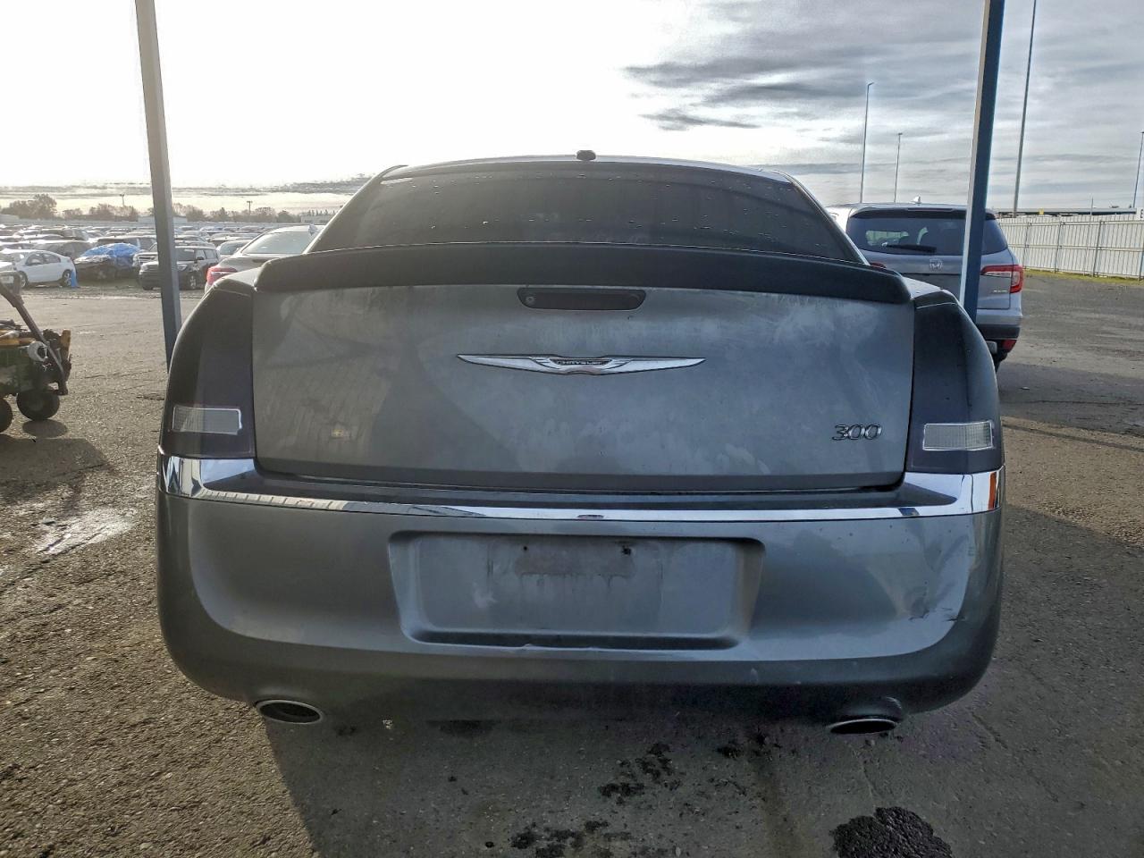 Chrysler 300 Limited Image 2