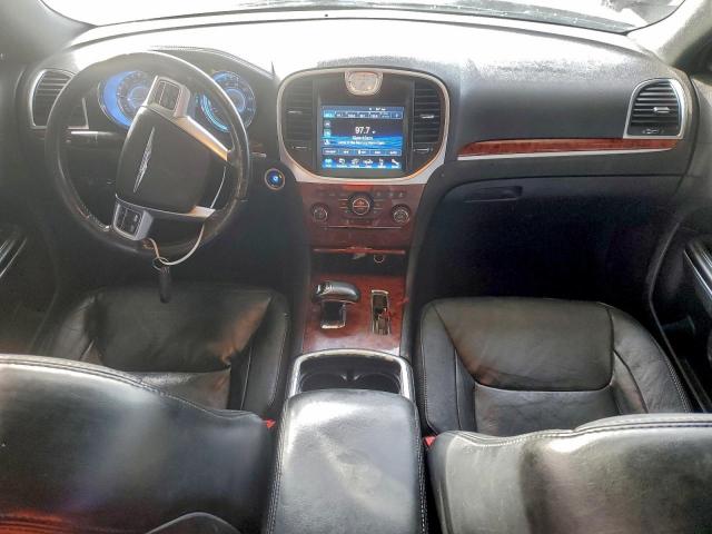 Chrysler 300 Limited Image 8