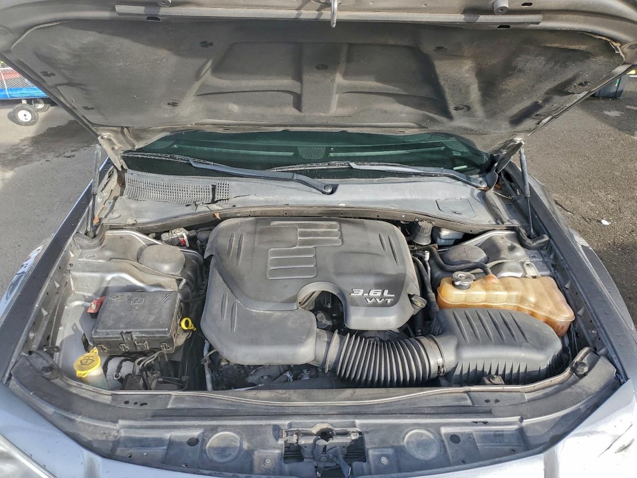 Chrysler 300 Limited Image 7