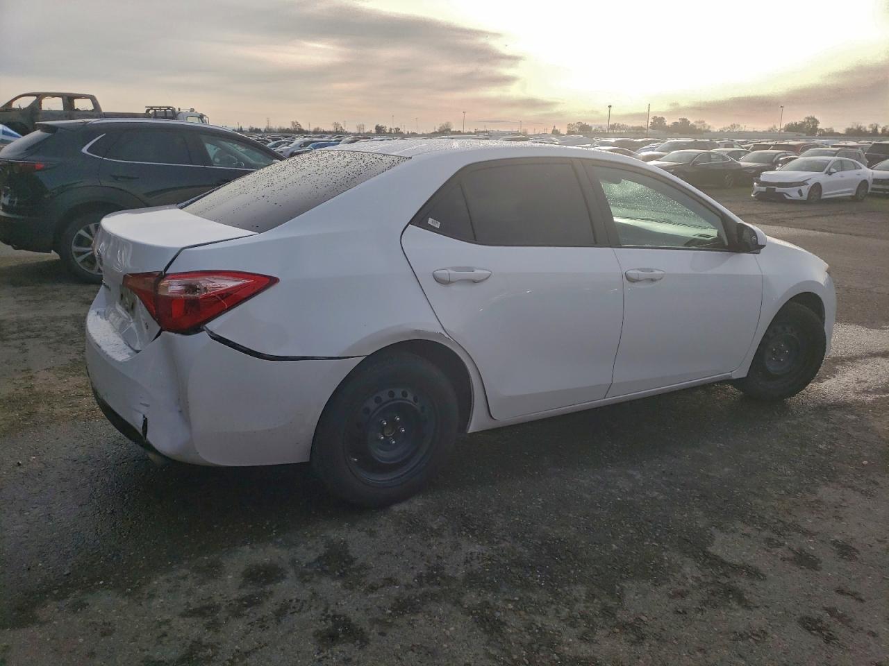 Toyota Corolla L Image 6