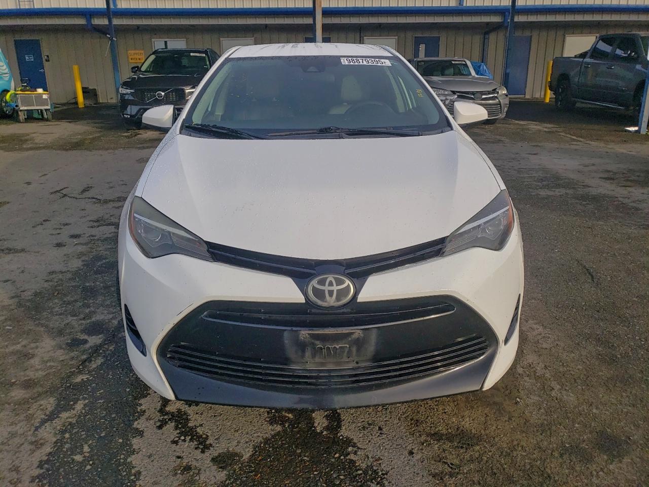 Toyota Corolla L Image 8