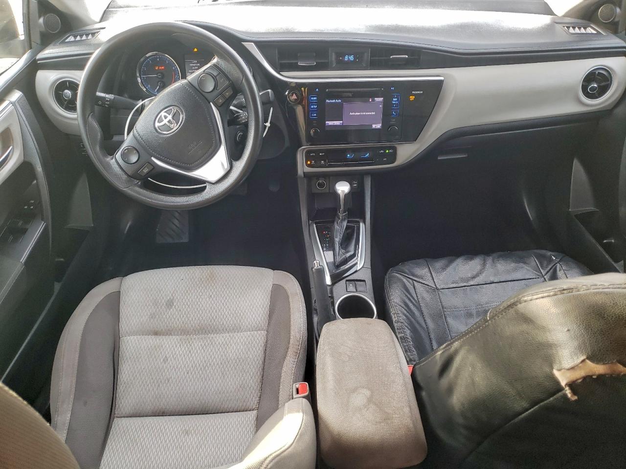 Toyota Corolla L Image 9