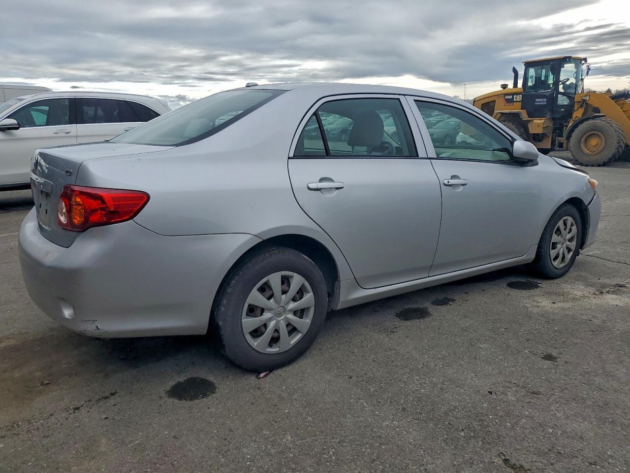 Toyota Corolla Base Image 5