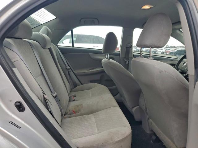 Toyota Corolla Base Image 9