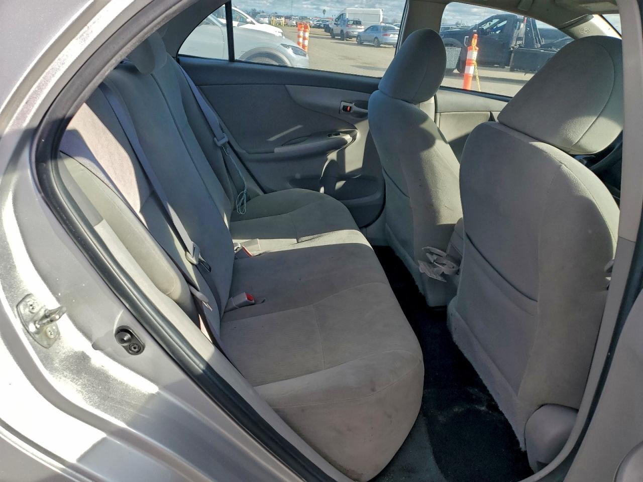 Toyota Corolla Base Image 6