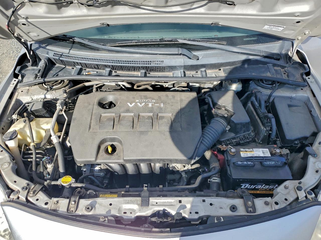 Toyota Corolla Base Image 9