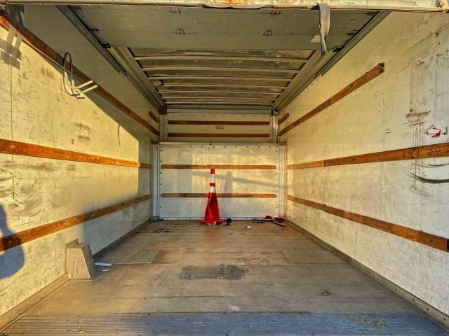 Ford Econoline E450 Super Duty Cutaway Van Image 7