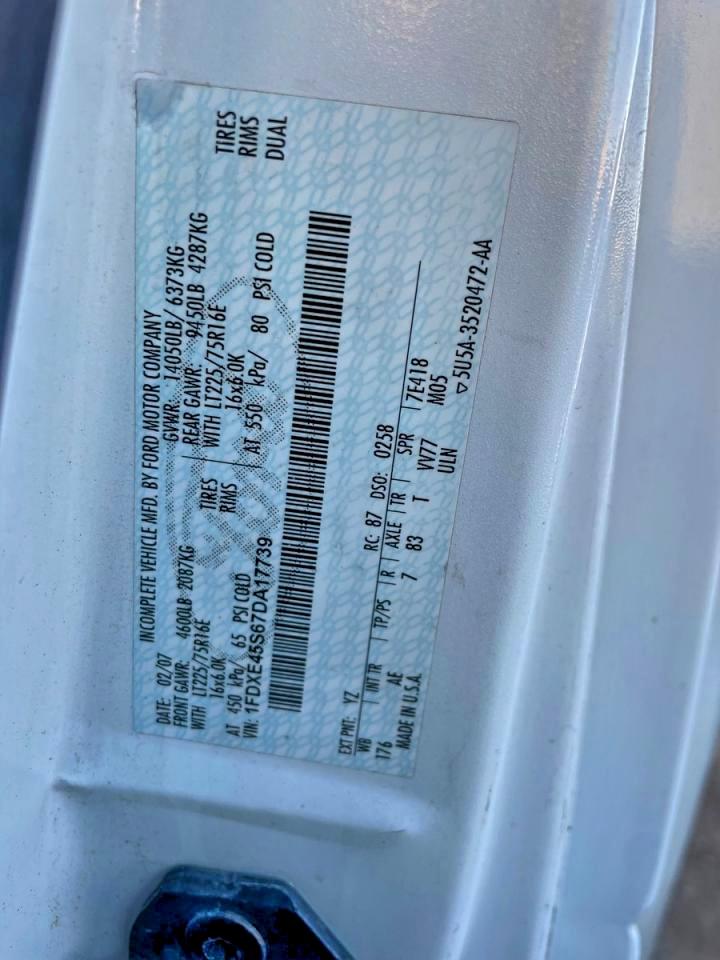 Ford Econoline E450 Super Duty Cutaway Van Image 8