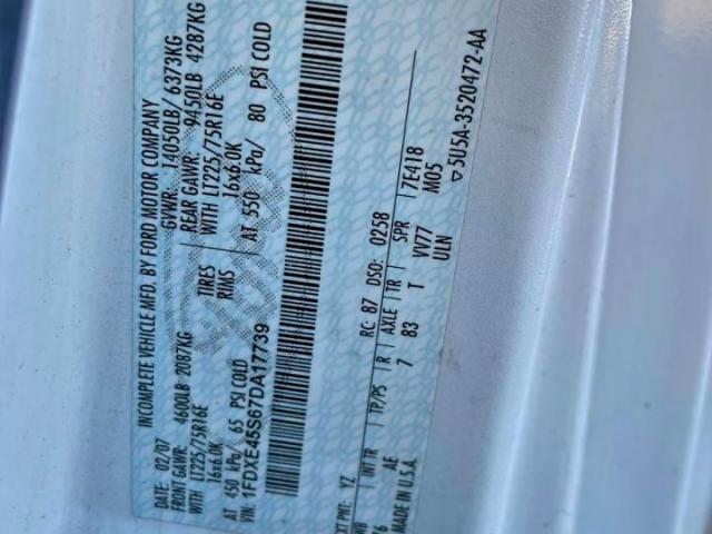 Ford Econoline E450 Super Duty Cutaway Van Image 8