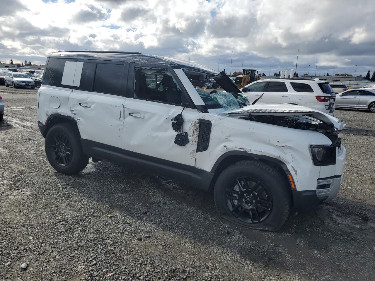 Land Rover Defender 110 S Image 7