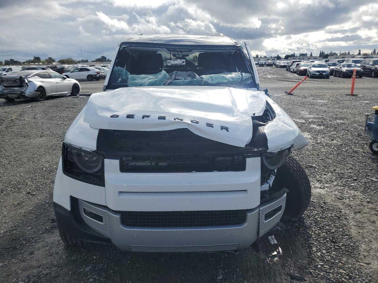 Land Rover Defender 110 S Image 5