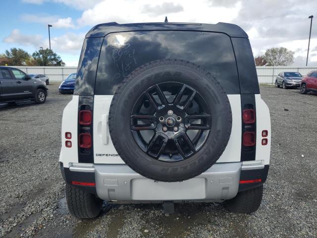 Land Rover Defender 110 S Image 11