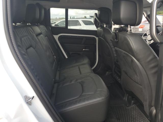 Land Rover Defender 110 S Image 12